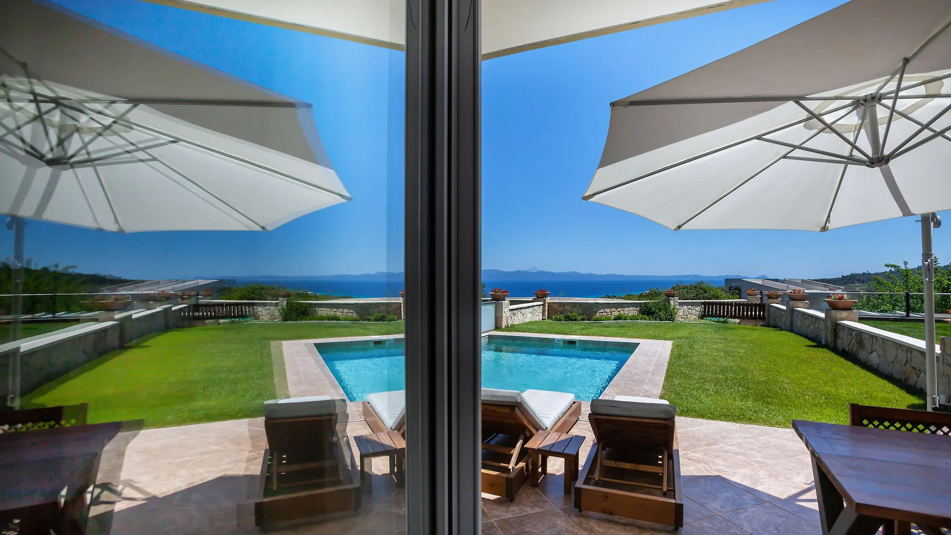 Sunny Villas And Spa 하니오티