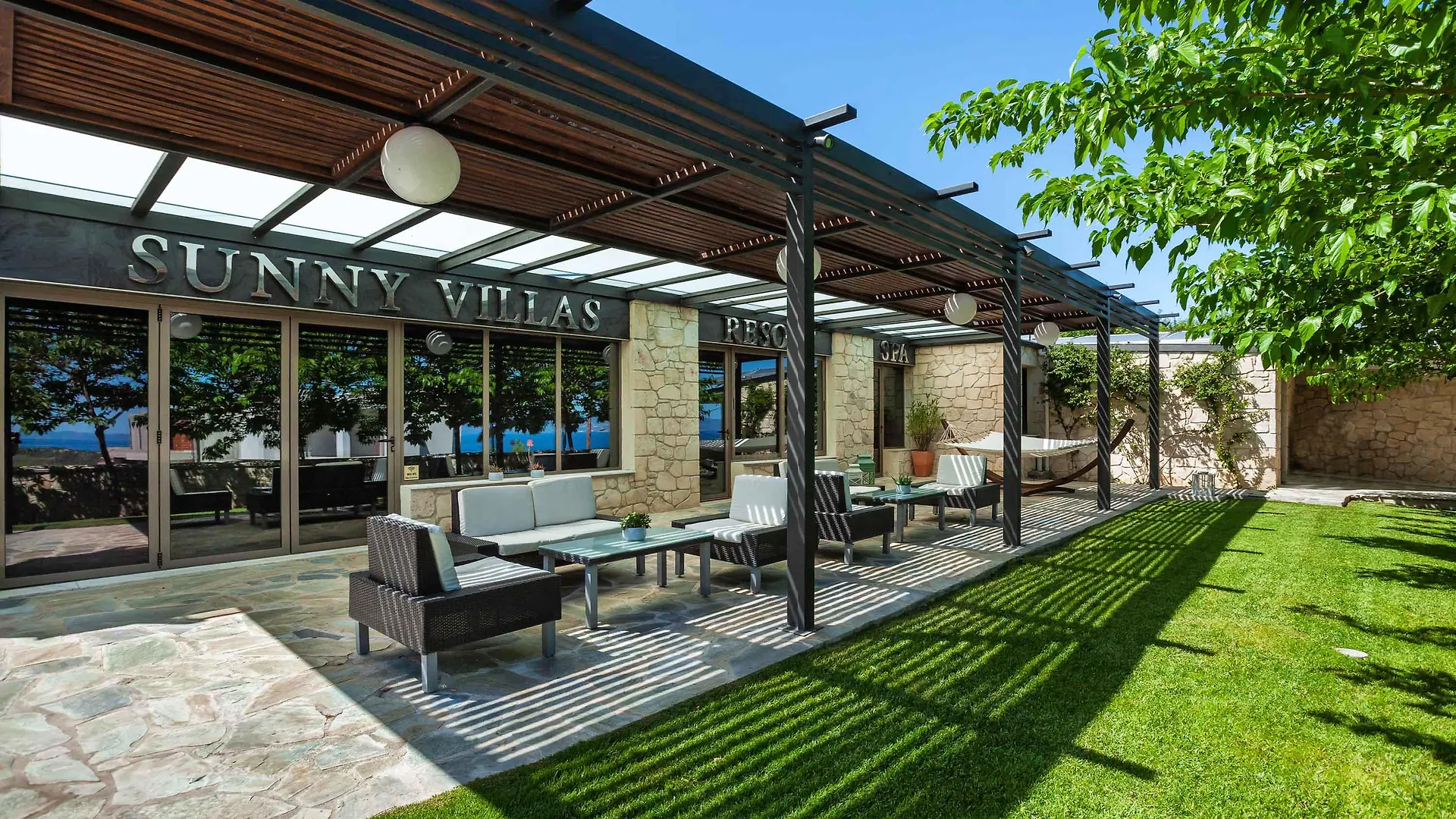 Sunny Villas And Spa 하니오티 0*,
